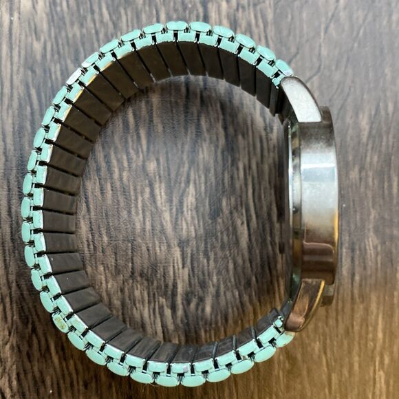 Green Ladies Watch With diamond Like bezel turquoise band New Battery - Picture 6 of 7